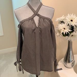 Top with Crisscross at neck drop shoulder